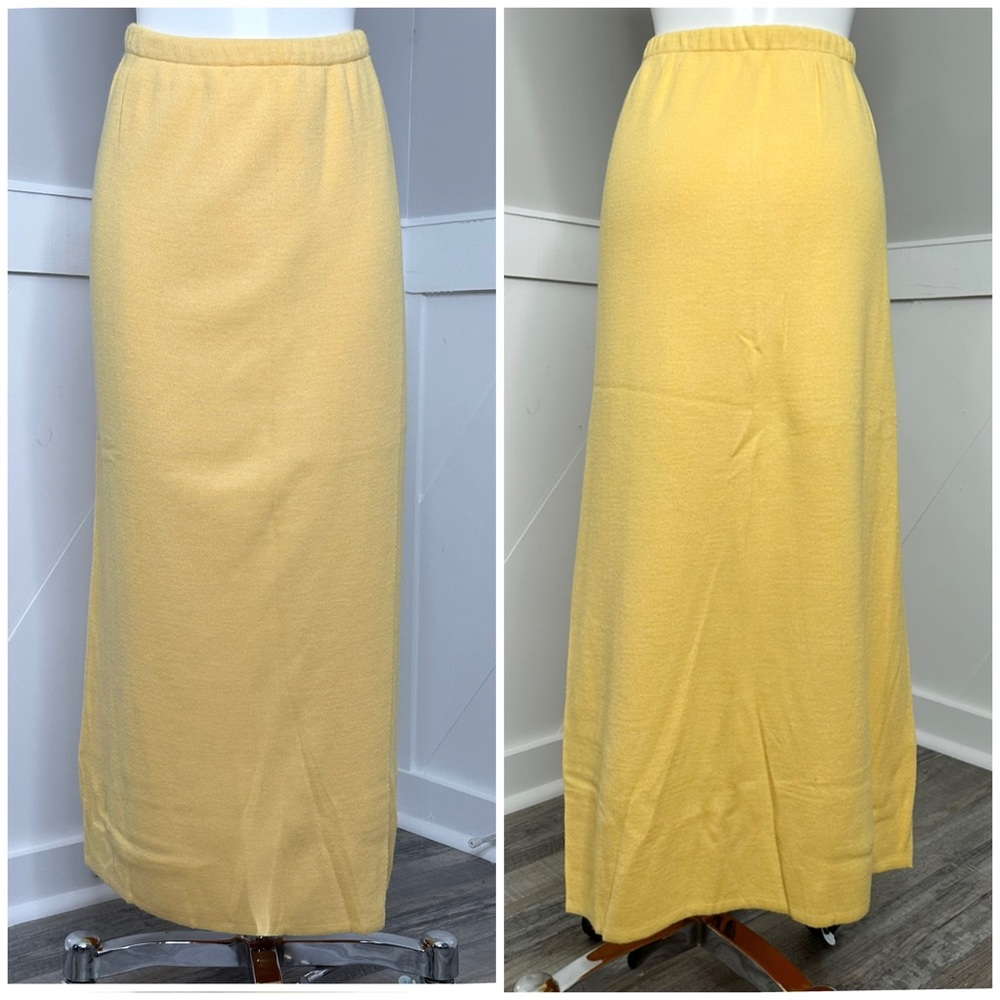 YELLOW KNIITTED SKIRT